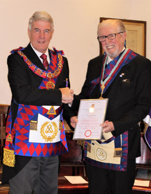 Paul Andrew Renton presenting Bill with his 60-year certificate. Paul Andrew Renton presenting Bill with his 60-year certificate.