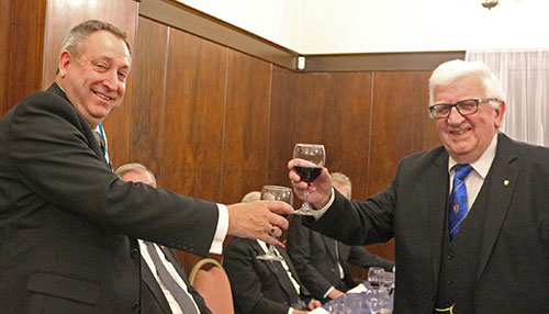 Ray Beech closes the master’s song with a toast. Ray Beech closes the master’s song with a toast.