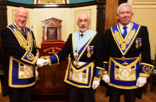 Pictured from left to right, are: Steve Walls congratulating Geoff Cuthill with Mark Matthews. Pictured from left to right, are: Steve Walls congratulating Geoff Cuthill with Mark Matthews.