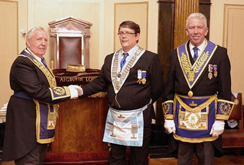 Roy Ashley (left) congratulates WM Mark Lawrence with Mark Matthews. Roy Ashley (left) congratulates WM Mark Lawrence with Mark Matthews.