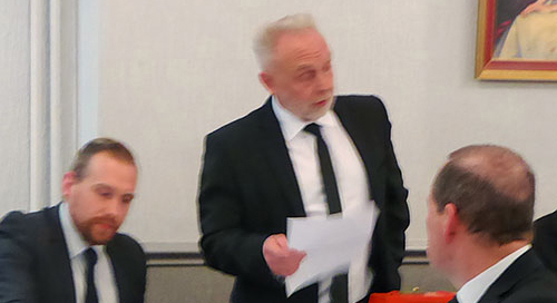 A proud dad reads Harry’s citation. A proud dad reads Harry’s citation.