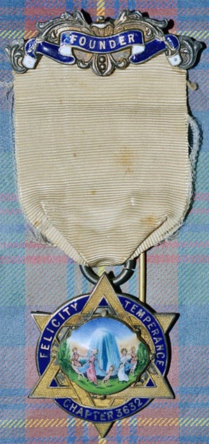 The founder’s jewel of Felicity Temperance Chapter.