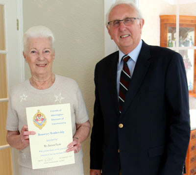 Vic presenting Doreen with her Commemorative Certificate Vic presenting Doreen with her Commemorative Certificate