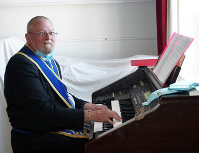 Paul Gregson entertains! Paul Gregson entertains!