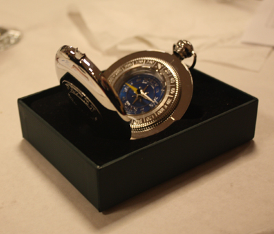 So as not to lose his way, a commemorative compass from the lodge.