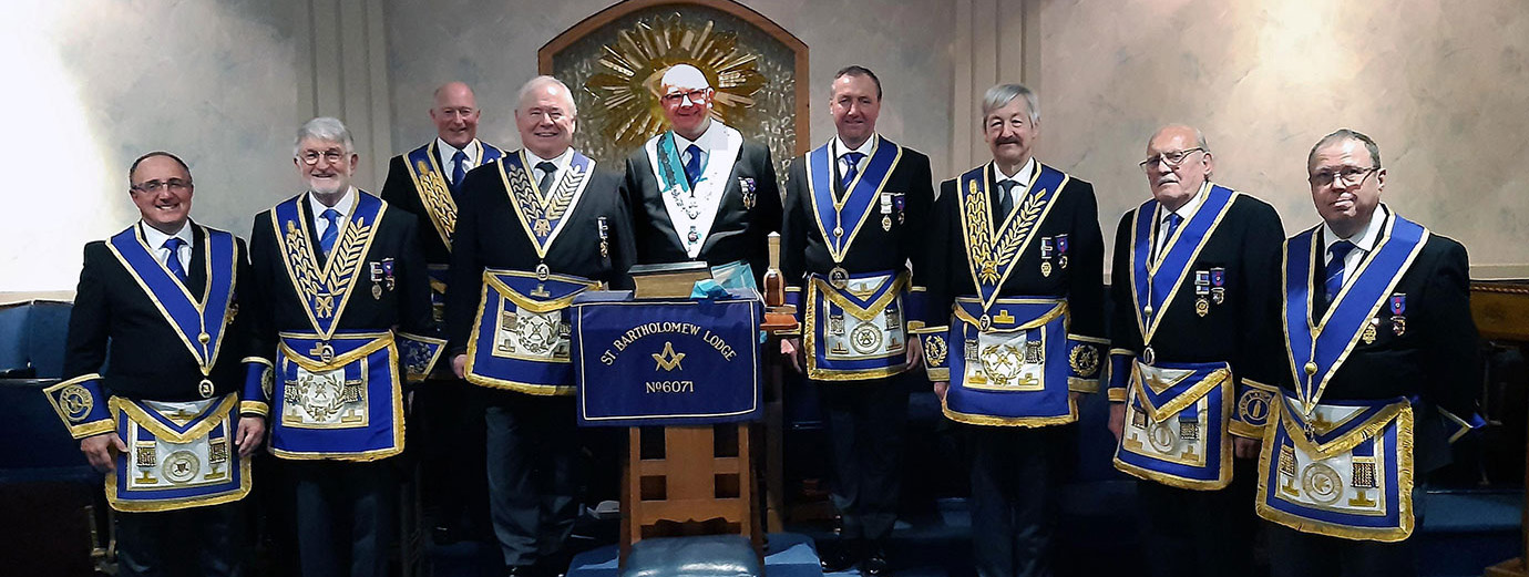 David (centre) with Peter Hegarty (forth left) and other grand and acting Provincial grand officers. Ray Dainton MBE is second from the right.