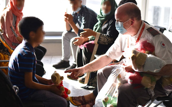 Children arrived from Afghanistan receiving a Freemasons' teddy from medical staff.