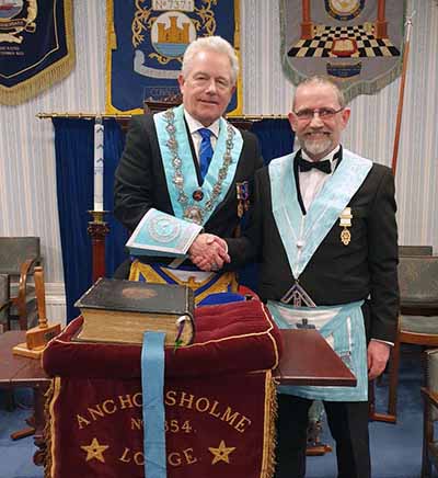 Bob Bennett (left) thanks Geoff Diggles for installing him into the chair of a wonderful lodge. Bob Bennett (left) thanks Geoff Diggles for installing him into the chair of a wonderful lodge.