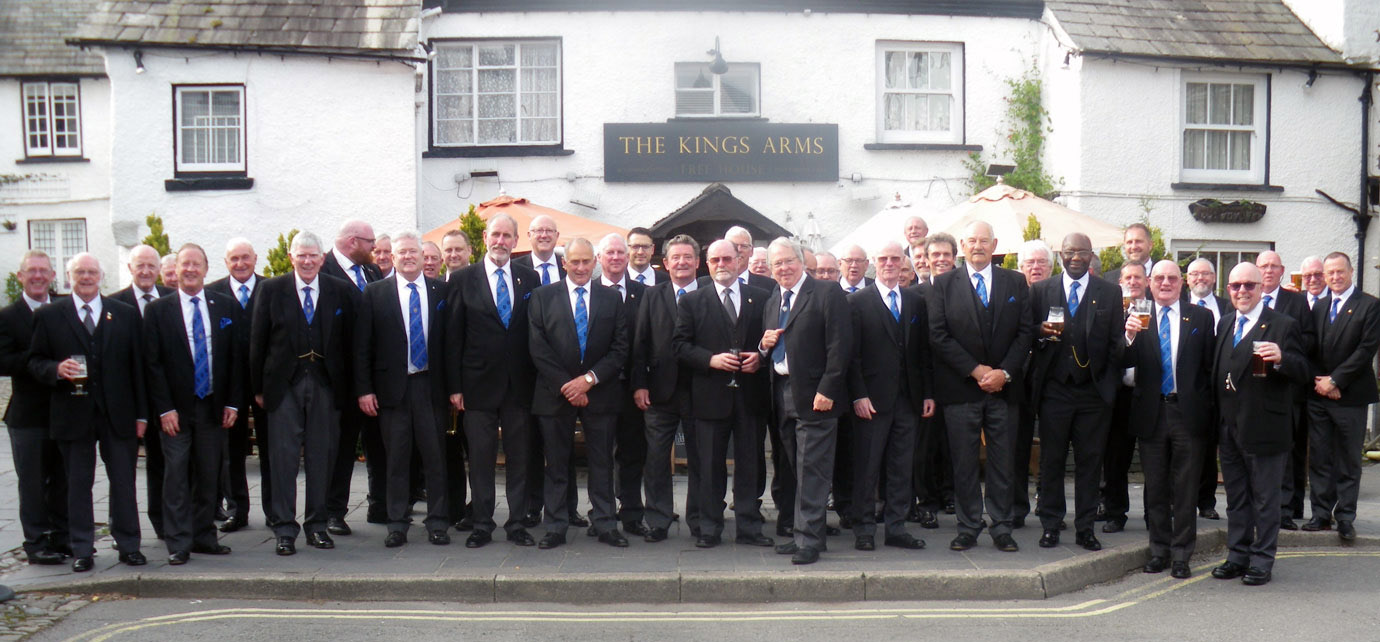 Visiting brethren relaxing outside the Kings Arms before the Celebratory Banquet.
