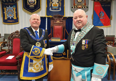 Duncan Smith (left) congratulates the new WM Del Hernen. Duncan Smith (left) congratulates the new WM Del Hernen.