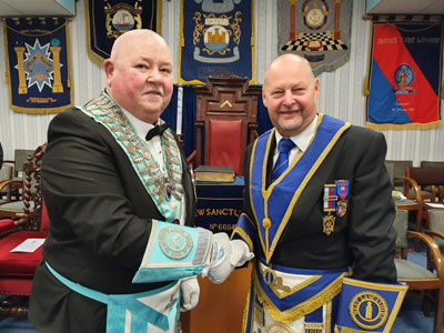 The group chairman John Cross (right) congratulates Del Hernan. The group chairman John Cross (right) congratulates Del Hernan.