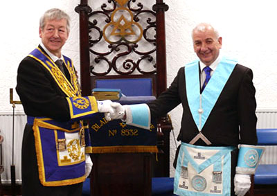 Steve Gregory (left) congratulates Paul Wilkinson. Steve Gregory (left) congratulates Paul Wilkinson.