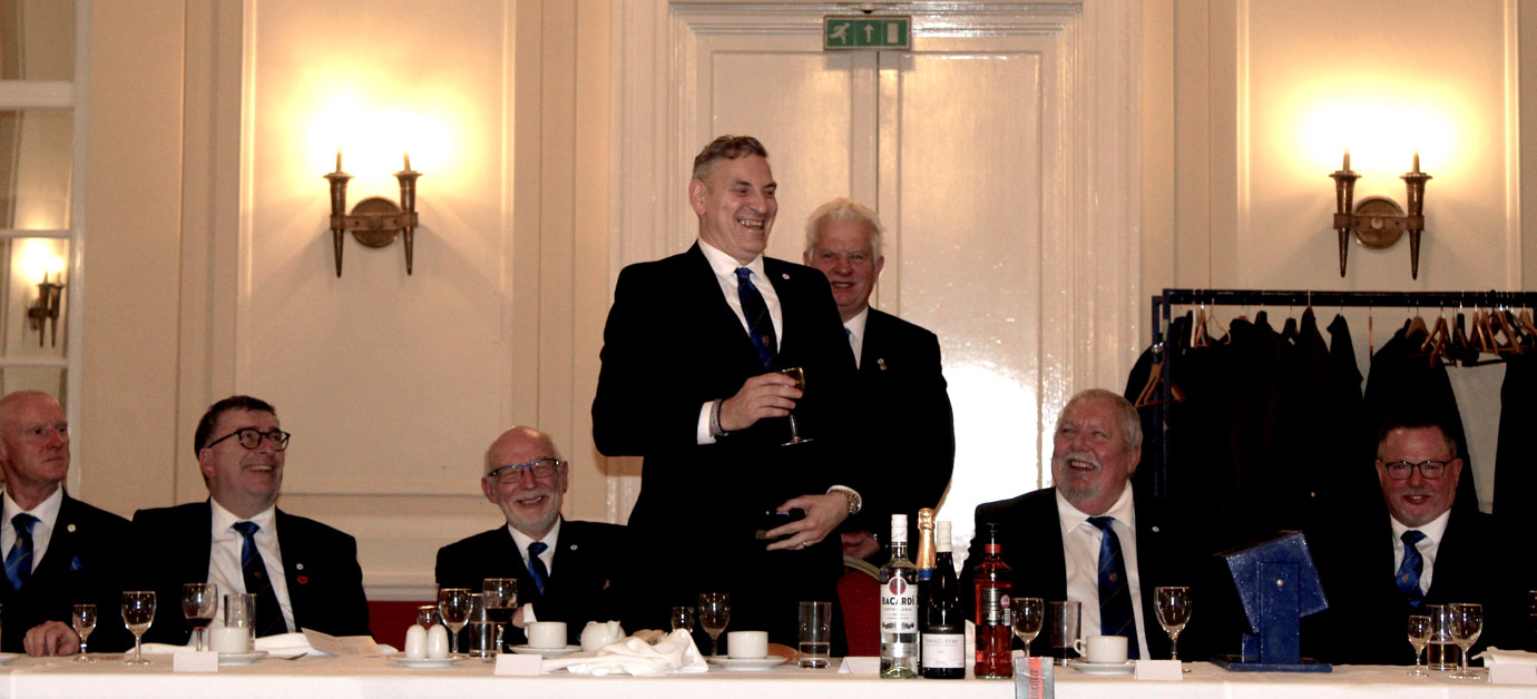 Stuart thanks the brethren as WM, from left to right, are: Gus Nicholson, Paul McLachlan, John James, Stuart Allen, Peter Dwyer, Harry White, looked on by Paul Shirley behind Stuart.
