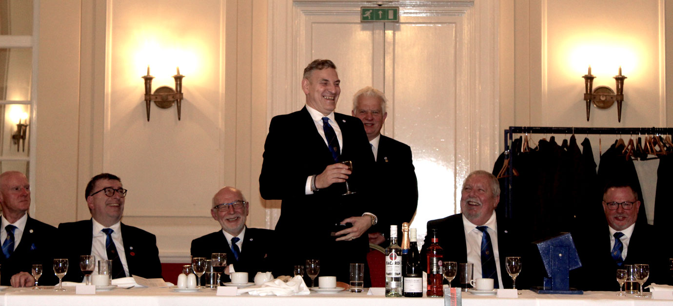 Stuart thanks the brethren as WM, from left to right, are: Gus Nicholson, Paul McLachlan, John James, Stuart Allen, Peter Dwyer, Harry White, looked on by Paul Shirley behind Stuart. Stuart thanks the brethren as WM, from left to right, are: Gus Nicholson, Paul McLachlan, John James, Stuart Allen, Peter Dwyer, Harry White, looked on by Paul Shirley behind Stuart.