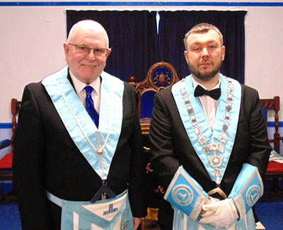 Installing master Allan Hore (left) and newly-installed WM Steven Payne. Installing master Allan Hore (left) and newly-installed WM Steven Payne.