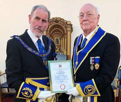 Frank Umbers presenting Peter with his 50 years in Freemasonry certificate