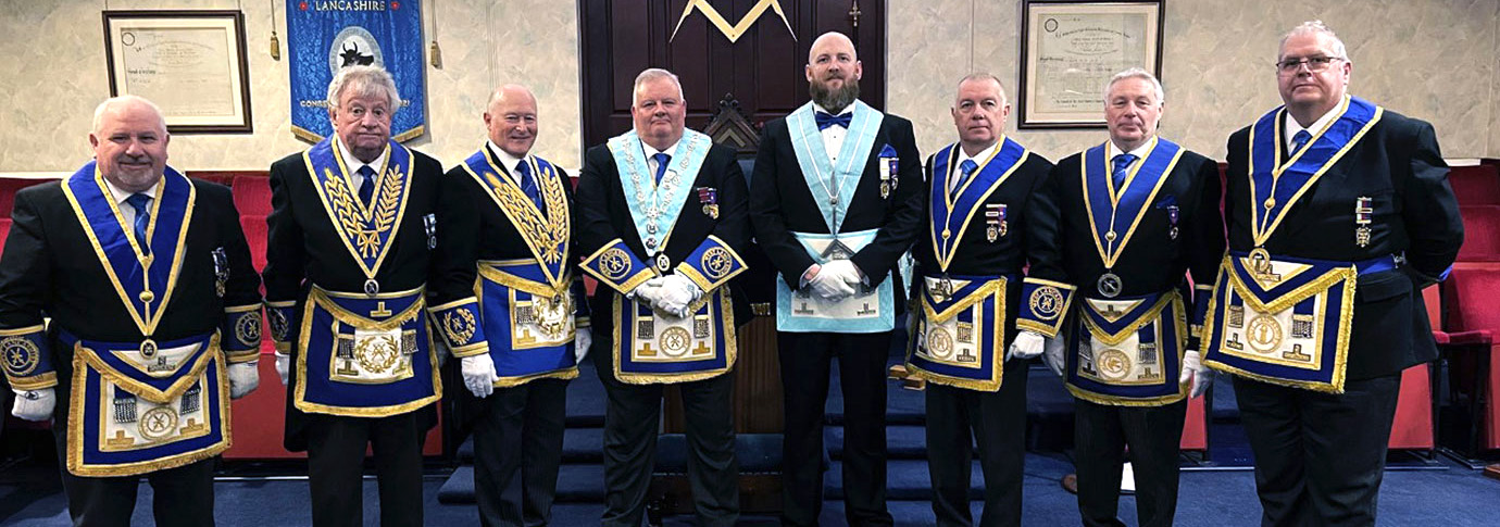Steve (centre left) with immediate past master Garry Hacking and the Provincial team.