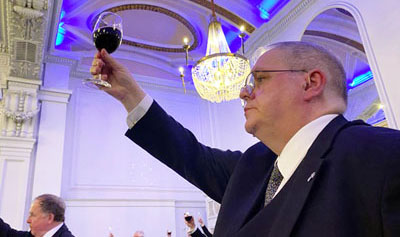 Neil returning the toast to his health from Jonathan Spence. Neil returning the toast to his health from Jonathan Spence.