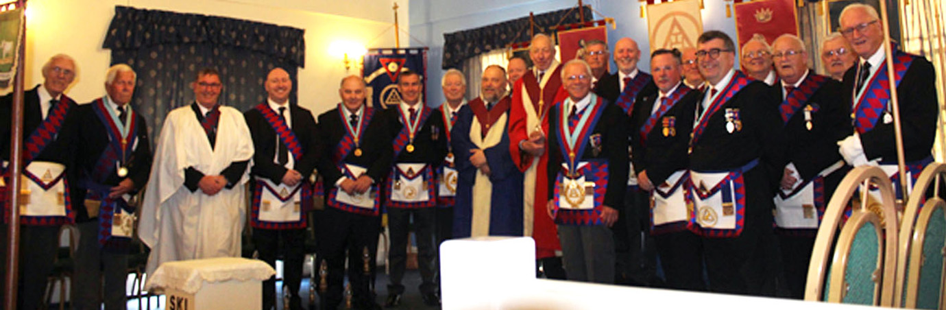 Companions of the chapter and visiting companions gather for a group photo. Companions of the chapter and visiting companions gather for a group photo.