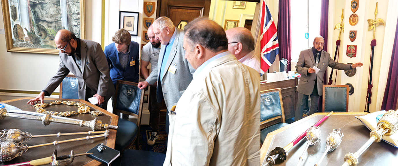 The mayor explains the civic regalia. The mayor explains the civic regalia.