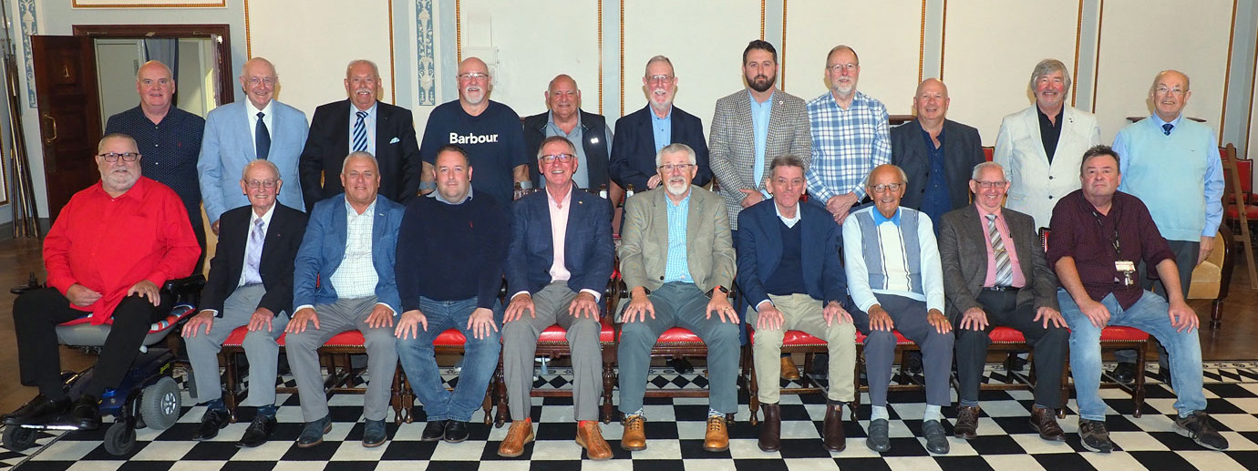 Pictured on the back row, from left to right, are; Shaun Keane, Mike Heed, Mike Lumby, Dave McKee, Kevin Burns, John Bainbridge, David Jenkinson, Grahame Whattam, Robert Bentwood, Bill Hembrow and Glenn O’Brien. Pictured on the front row, from left to right, are; Roy Sibley, Mike Notman, John Topping, Ben Gorry, John Robbie Porter, Dave Barr, Ian Park, George Caulter, Clive Gitsham and John Nicholls. 