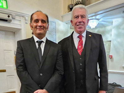 Nasser Hussain (left) with Mark Matthews. Nasser Hussain (left) with Mark Matthews.
