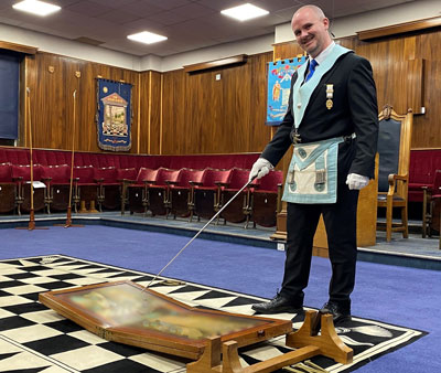 Dr Michael Kipping presenting the second degree tracing board. Dr Michael Kipping presenting the second degree tracing board.