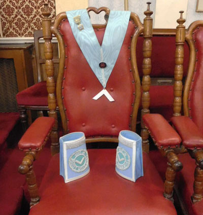 The chair of the IPM was left empty and adorned with the master’s collar in memory of Brian McKenna.