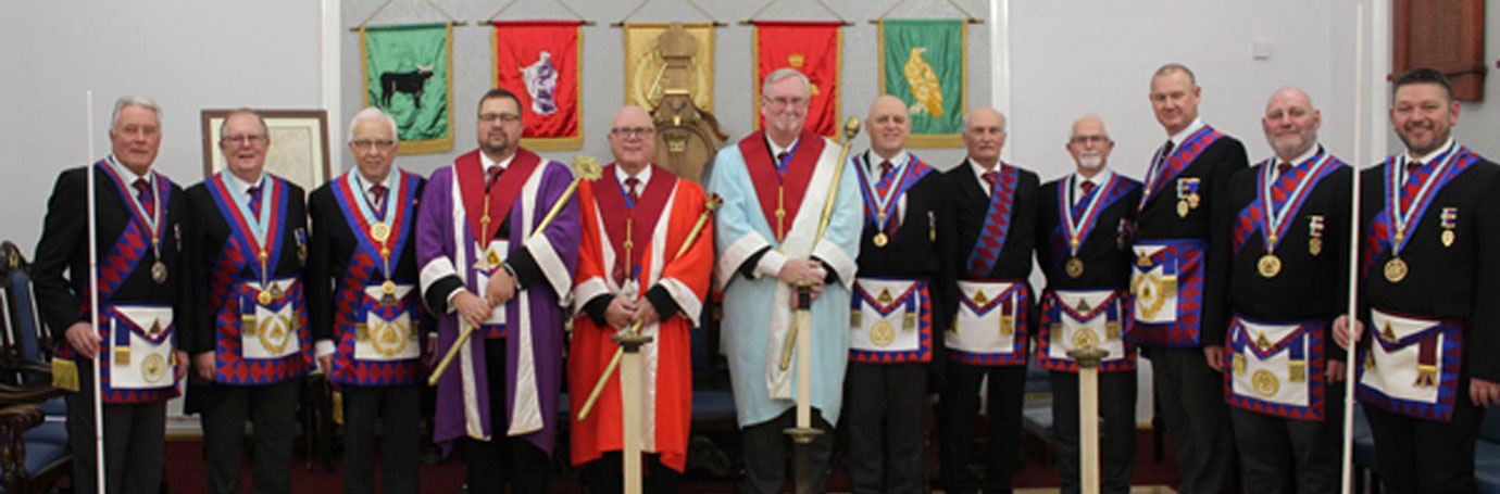 Three principals with other companions. Three principals with other companions.