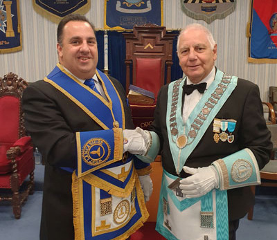 Michael Tax (left) congratulates the new WM Frank Howarth.