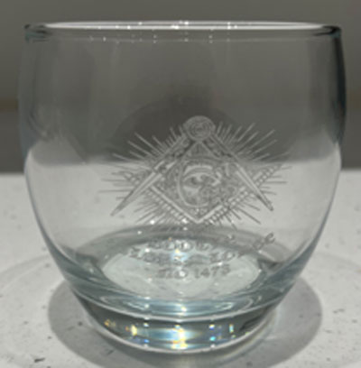 The commemorative glass