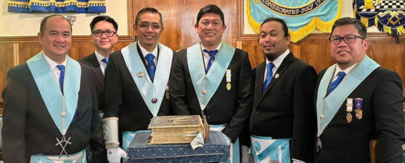 Pictured from left to right, are the WM with his compatriots: Francis Pajarillaga, David Pimentel, Ferdinand Paule, Howard Ching, Renz Bosita and Eliseo Terre Jr.