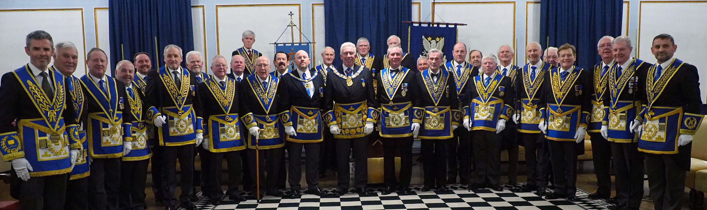 Mark Matthews and Steven Reid (centre) surrounded by 28 other grand officers.