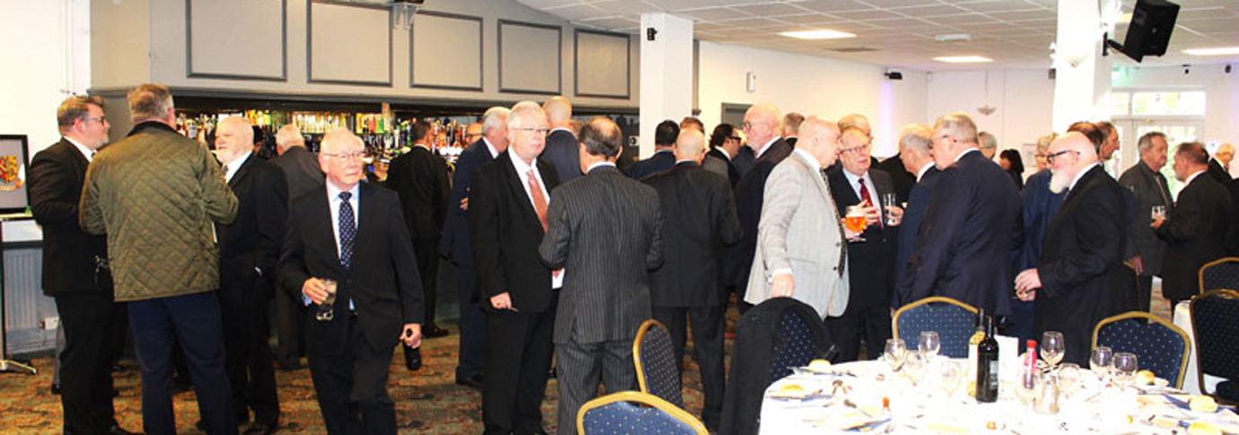 Various brethren in conversation prior to the start of the South Eastern Group Dinner.