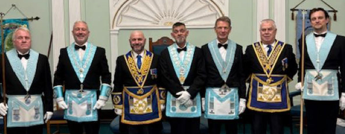Pictured from left to right, are: SD Keith Griffiths, SW Stuart Virgo, Robb Fitzsimmons, WM Derek Connor, IPM Ian Webster, Dave Johnson and JD Craig Jones. Pictured from left to right, are: SD Keith Griffiths, SW Stuart Virgo, Robb Fitzsimmons, WM Derek Connor, IPM Ian Webster, Dave Johnson and JD Craig Jones.