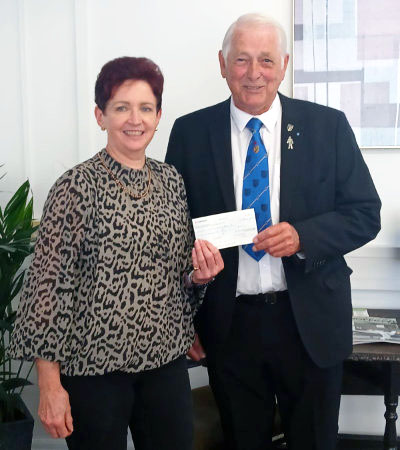 David Baker presents the £100 donation to Parish Warden Beverley Louw. David Baker presents the £100 donation to Parish Warden Beverley Louw.
